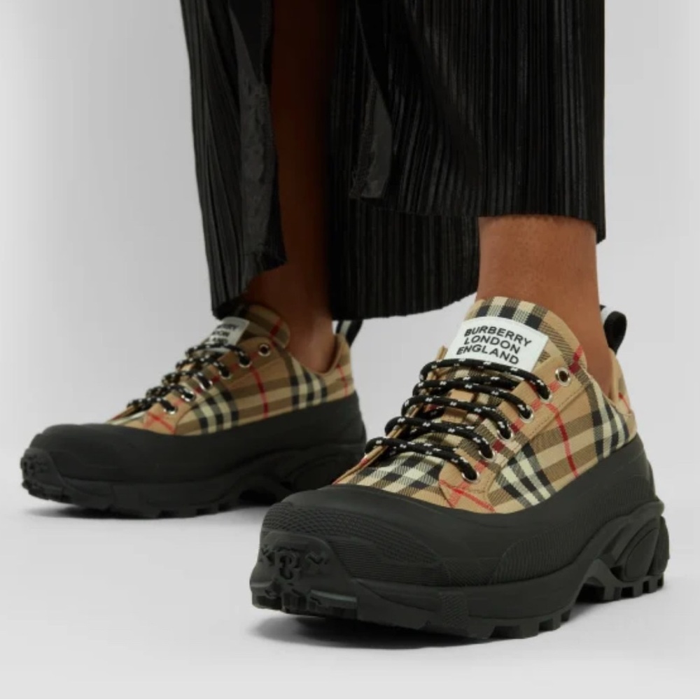 BURBERRY
ARTHUR CHECKERED SNEAKER - Picture 9 of 12